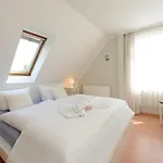 וילה Fuer 8 Personen Mit Kamin & Terrasse
