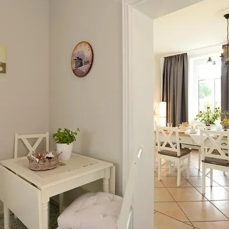 וילה Fuer 8 Personen Mit Kamin & Terrasse