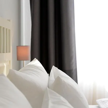 Für 8 Personen Mit Kamin&terrasse Villa