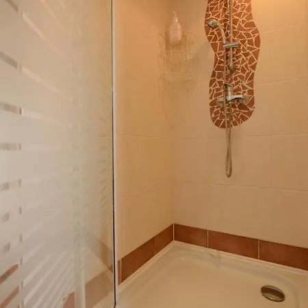 וילה Fuer 8 Personen Mit Kamin & Terrasse *