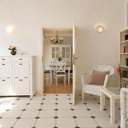 Fuer 8 Personen Mit Kamin & Terrasse Villa