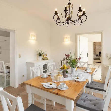 Fuer 8 Personen Mit Kamin & Terrasse Villa