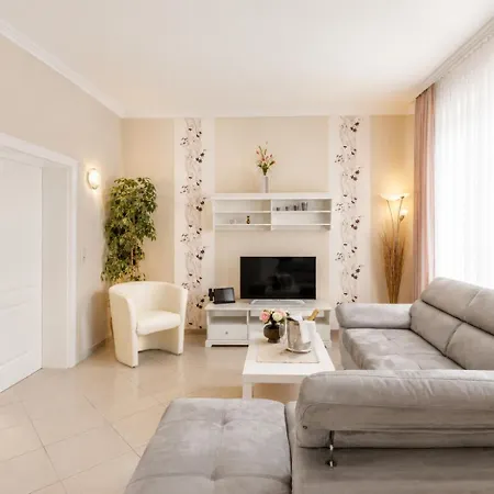 Fuer 8 Personen Mit Kamin & Terrasse Villa *