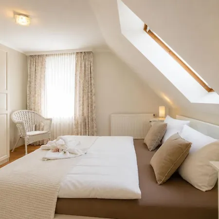 Fuer 8 Personen Mit Kamin & Terrasse Villa