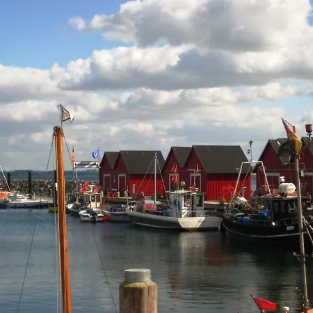 Für 8 Personen Mit Kamin&terrasse Villa *