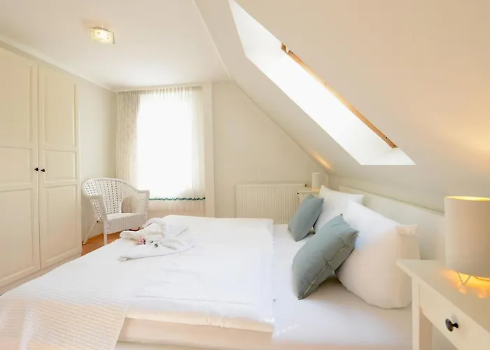 Für 8 Personen Mit Kamin&terrasse Villa