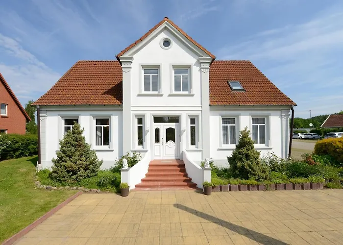 Für 8 Personen Mit Kamin&terrasse Villa