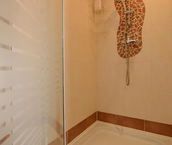 Villa Für 8 Personen Mit Kamin&terrasse *