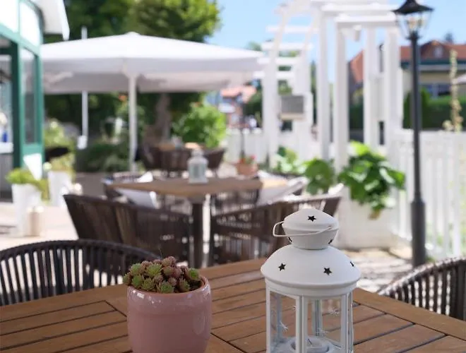 Für 8 Personen Mit Kamin&terrasse * Boltenhagen